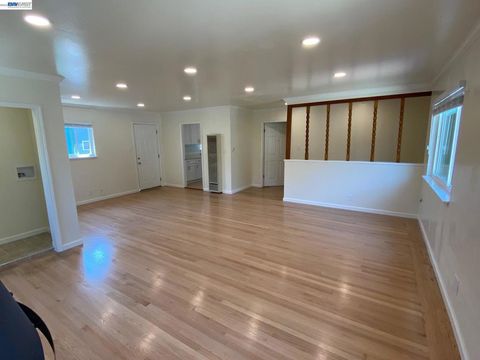 Tiny photo for 820 820 Island Dr Dr, Alameda, CA 94502 (MLS # 41126365)