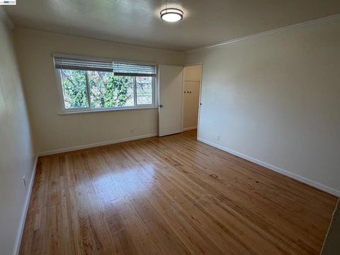 Tiny photo for 820 820 Island Dr Dr, Alameda, CA 94502 (MLS # 41126365)