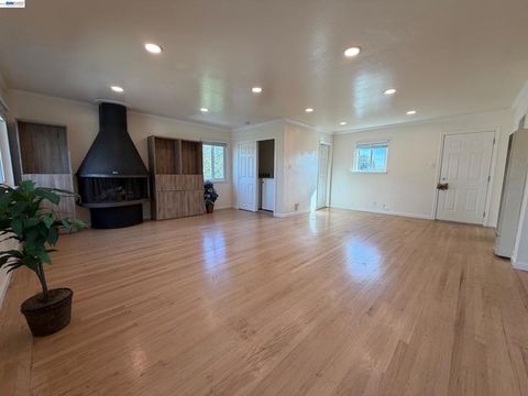 Tiny photo for 820 820 Island Dr Dr, Alameda, CA 94502 (MLS # 41126365)