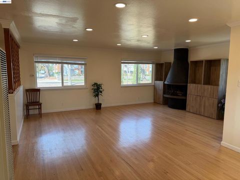 Tiny photo for 820 820 Island Dr Dr, Alameda, CA 94502 (MLS # 41126365)
