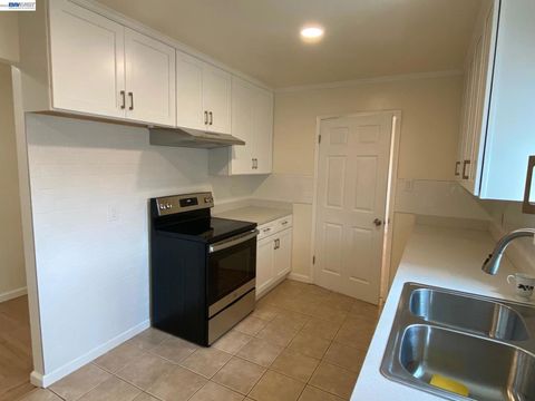 Tiny photo for 820 820 Island Dr Dr, Alameda, CA 94502 (MLS # 41126365)