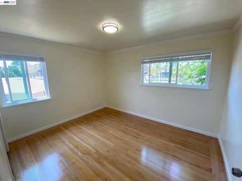 Tiny photo for 820 820 Island Dr Dr, Alameda, CA 94502 (MLS # 41126365)