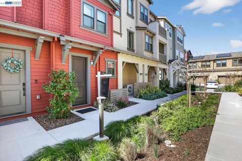 Photo of 922 922 Noble Fir Ter #5, Sunnyvale, CA 94086 (MLS # 41126666)