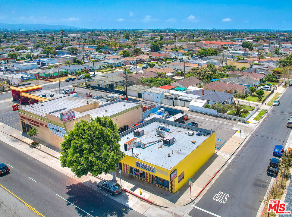 Great opportunity to purchase a freestanding building that is currently owner operating as a restaurant for over the last 20+ years! This property is a corner property located on the main thoroughfare of Western Avenue which is fully equipped and turnkey as a restaurant, with the commercial kitchen, food prep and storage, food display case, 800+ square feet of dining, 2 bathrooms, and 4 parking spaces (including 1 handicapped). Can be subdivided into up to 3 separate retail units if desired as well. High visibility and heavy traffic corner!