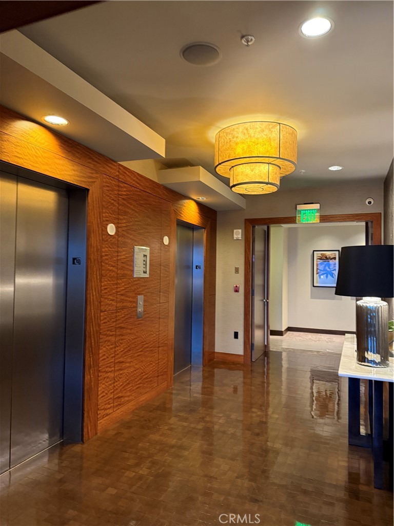 900 W Olympic Boulevard 41F