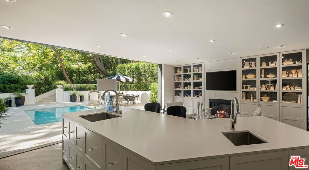 943 Moraga Drive