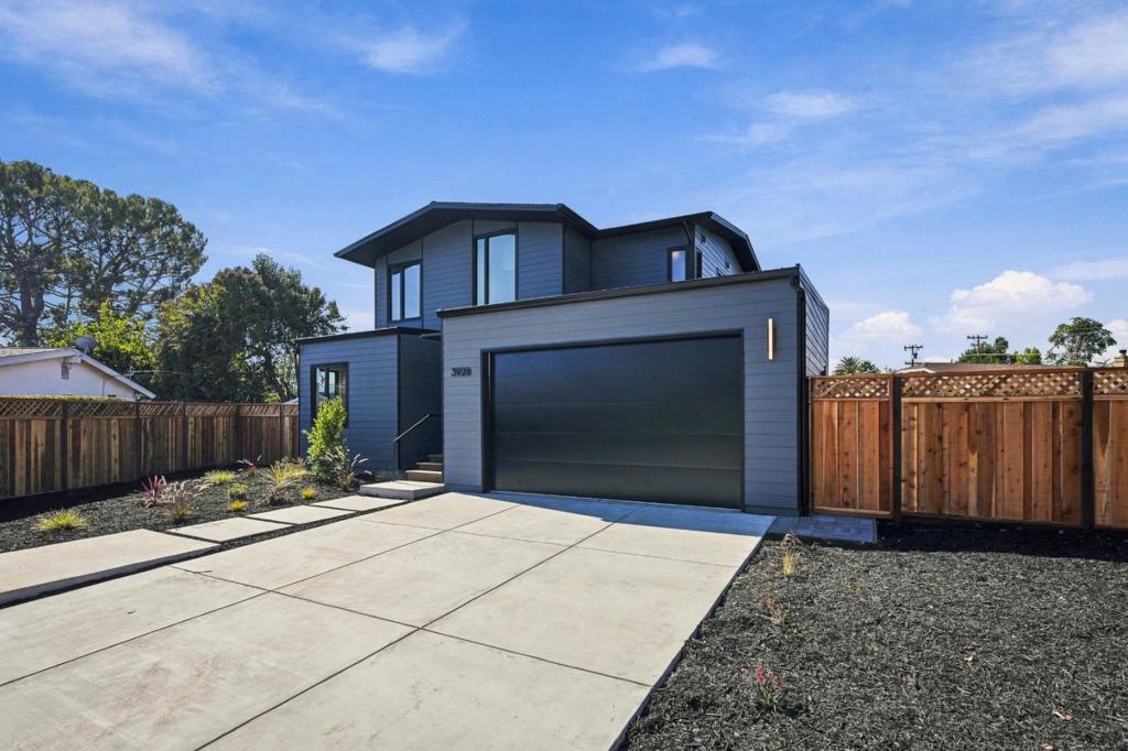 3928 Caxton Court