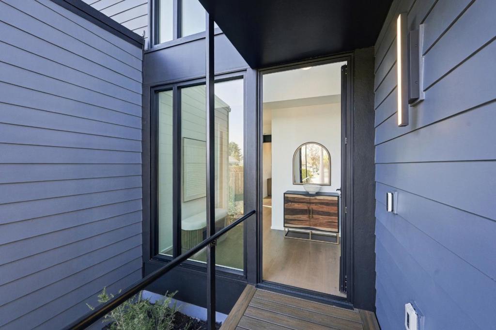 3928 Caxton Court
