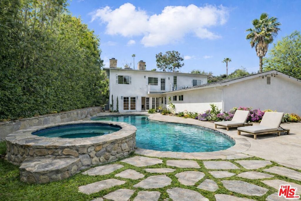 Photo of 5220 Melvin Avenue, Tarzana, CA 91356 (MLS # 26671043)