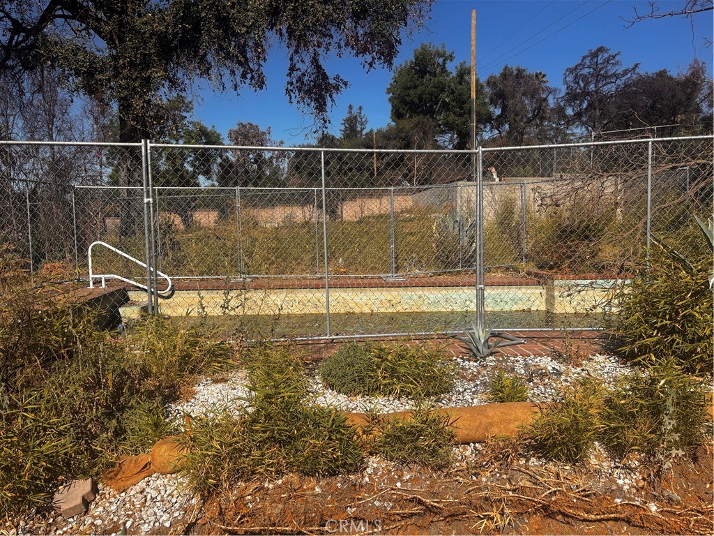 1201 E Altadena Drive