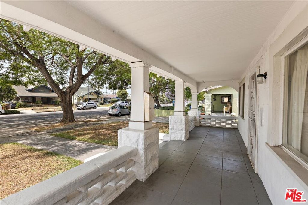 1443 W 48th Street