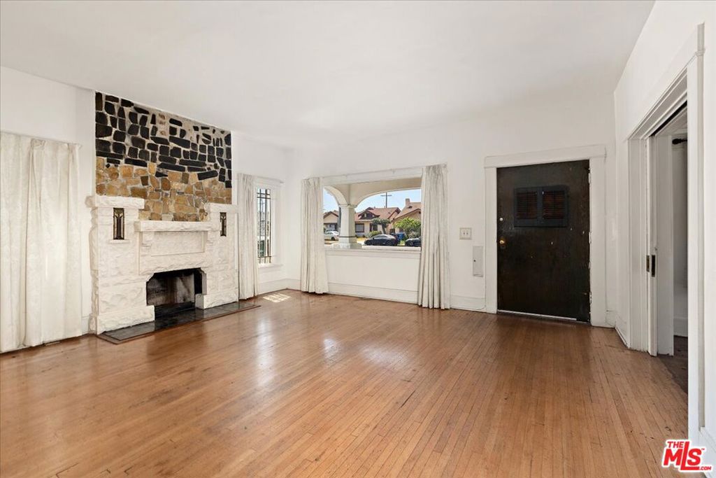 1443 W 48th Street