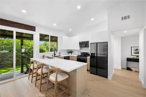 558 Vista Flora, Newport Beach, CA 92660 - MLS#: OC25221146