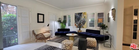 Photo of 137 N Sycamore Avenue #2, Los Angeles, CA 90036 (MLS # 26985087)