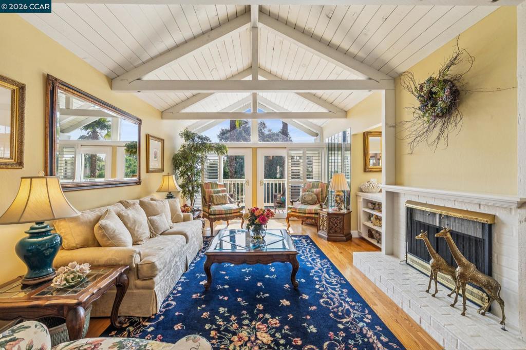 1652 Siskiyou Dr