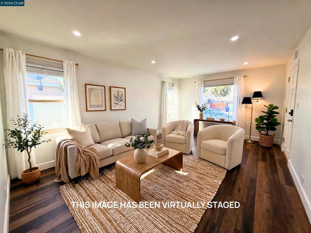 934 Warden Ave