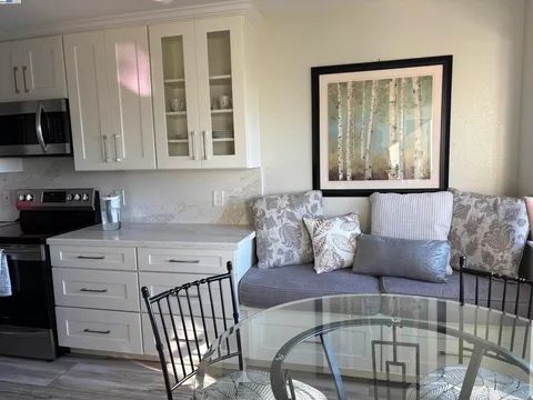 21109 Gary Dr Unit 206, Hayward, CA 94546 - MLS#: 41116625