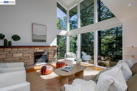 Photo of 6540 Saroni Dr Dr, Oakland, CA 94611 (MLS # 41127482)