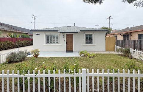 Photo of 1106 W 204th Street, Torrance, CA 90502 (MLS # AR25225616) Photo of 1106 W 204th Street, Torrance, CA 90502 (MLS # AR25225616)