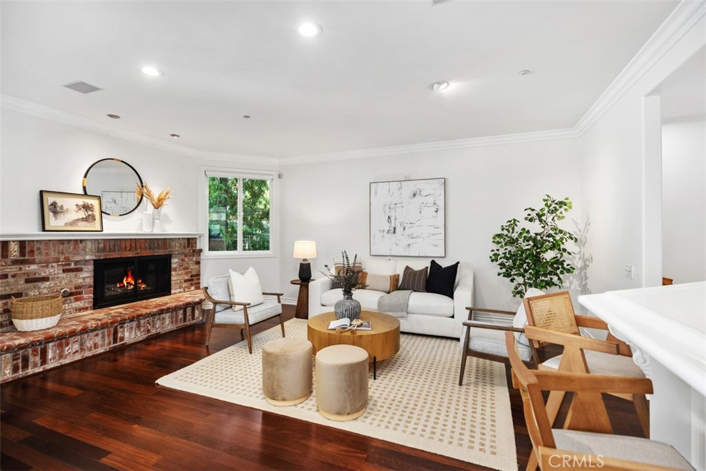 Village (TV) - Residential