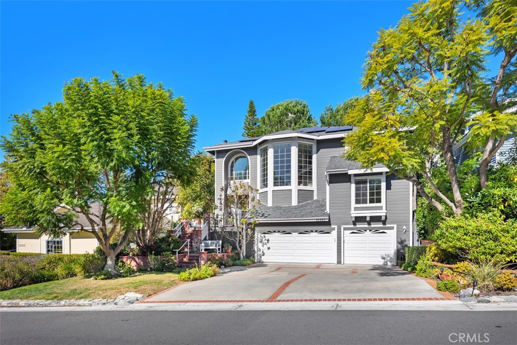 Village (TV) - Residential