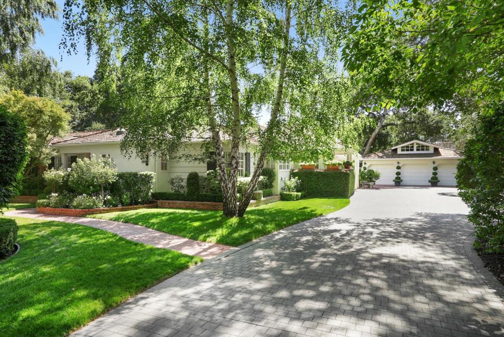 Quintessential Lindenwood Estate! Come enjoy a life of elegant seclusion in Lindenwood, one of the country's most sought-after neighborhoods. This majestic and sprawling gated estate sits on almost a full acre of land with sprawling manicured English gardens. The professional-grade chef's kitchen with Sub-Zero & Wolf appliances opens directly into the family room, formal dining room, and backyard, making this the perfect layout to entertain. Spend your days outdoors enjoying the impeccably maintained gardens, pool, and outdoor kitchen. There are 4 en-suite bedrooms on the main floor appointed with generous walk-in closets, a private upstairs bedroom suite, 4 fireplaces, a private office, a detached 3-car garage with attic storage, and much more.