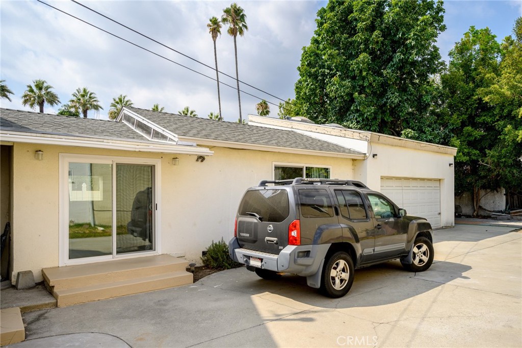 Updated ADU * 1 Bedroom / 1 Bathroom * 650sqft * Laminate Floors * Recessed Lighting * Laundry Hook-Ups Inside * Large Bedroom * Walk-In Closet * $150/m Flat Fee For All Utilities * No Pets * Street Parking