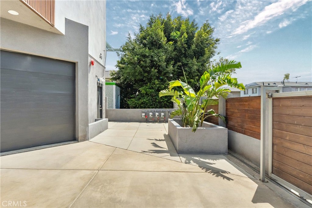 1625 W 227th