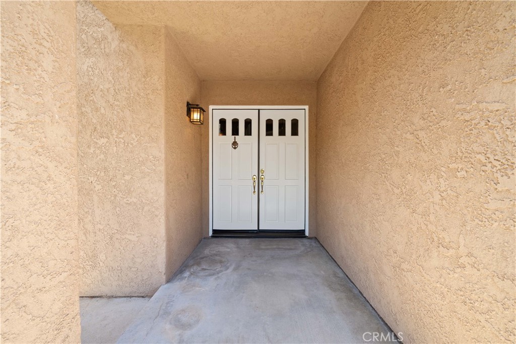 12611 Hillside