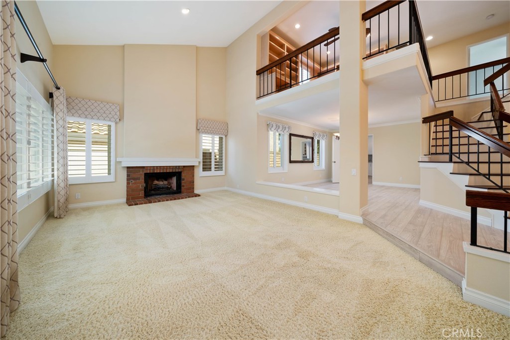 12611 Hillside