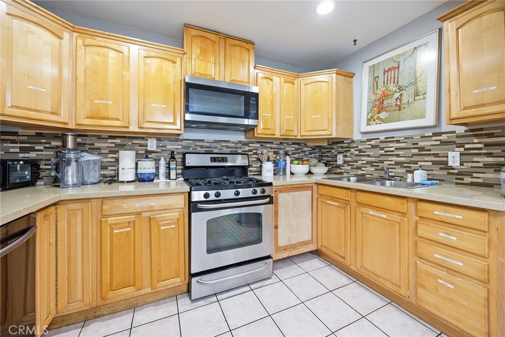 5017 W 118th Place