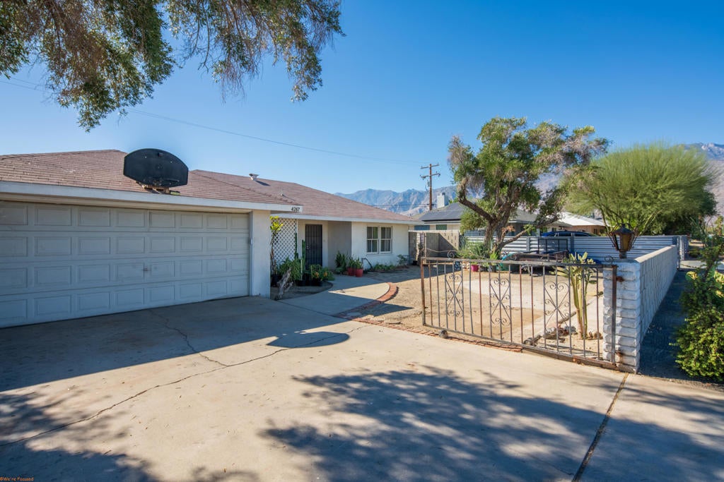 4267 E Sunny Dunes Road