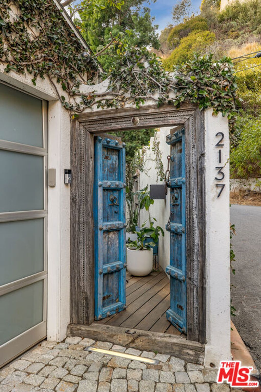 Photo of 2137 Sunset Plaza Drive, Los Angeles, CA 90069 (MLS # 25583165)