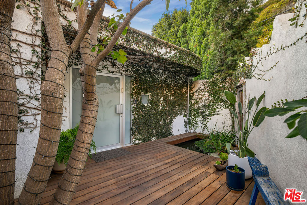 2137 Sunset Plaza Drive