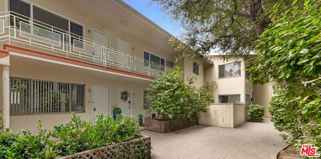 4345 Ventura Canyon Avenue