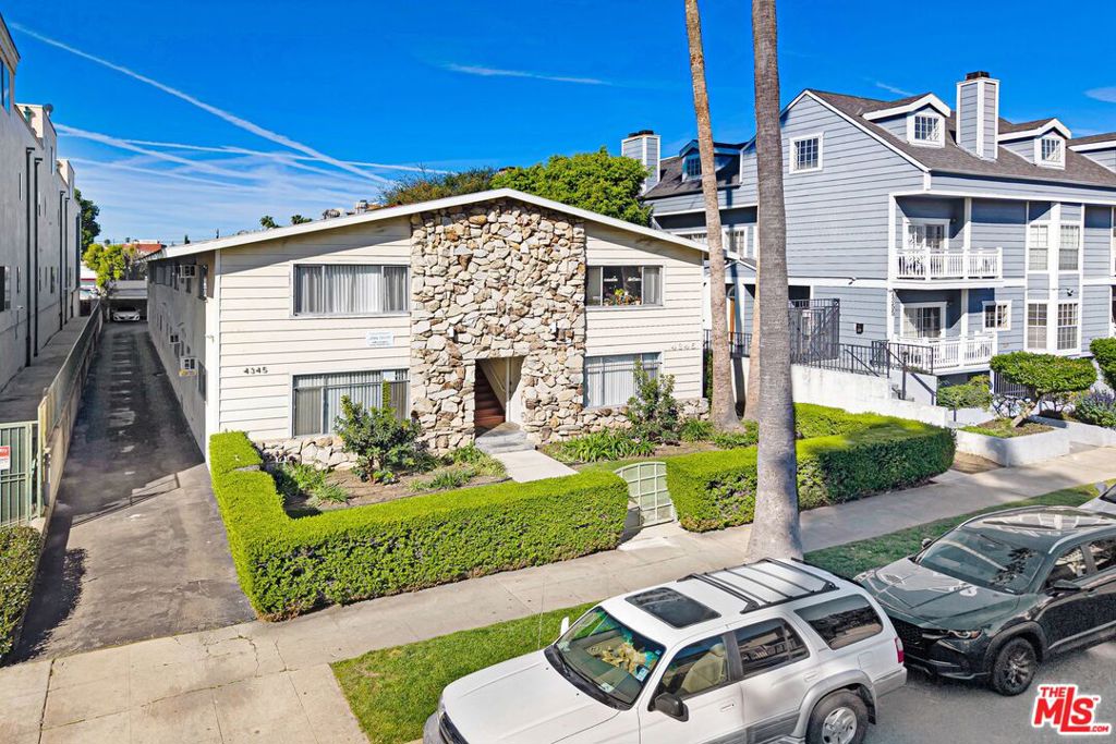 4345 Ventura Canyon Avenue