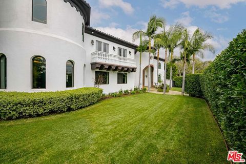 Photo of 4705 Los Feliz Boulevard, Los Angeles, CA 90027 (MLS # 25585075)