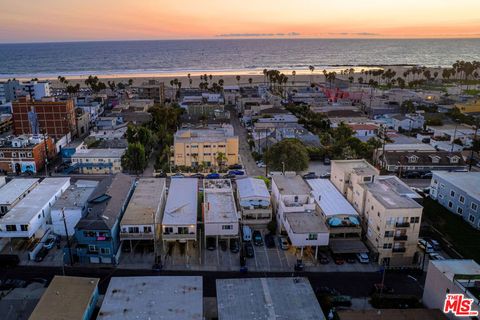 Photo of 1904 Pacific Avenue, Venice, CA 90291 (MLS # 25593441)