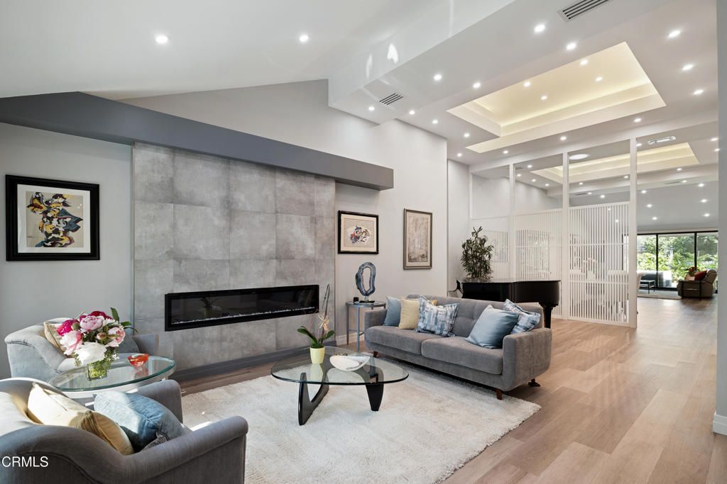 Photo of 4428 Oakwood Avenue, La Canada Flintridge, CA 91011 (MLS # P1-25727)