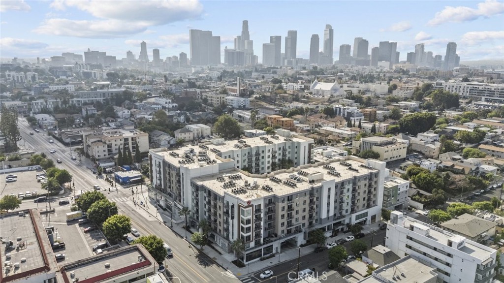 330 Westlake Avenue N 100