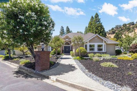 Photo of 70 Ridgecrest Ct CT, Lafayette, CA 94549 (MLS # 41138266)