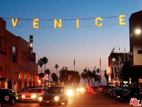 Photo of 12 E 27th Avenue, Venice, CA 90291 (MLS # 25627765)