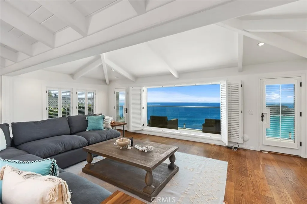Laguna Beach, California 92651, United States, 3 Bedrooms Bedrooms, ,3 BathroomsBathrooms,Residential,Active,152045