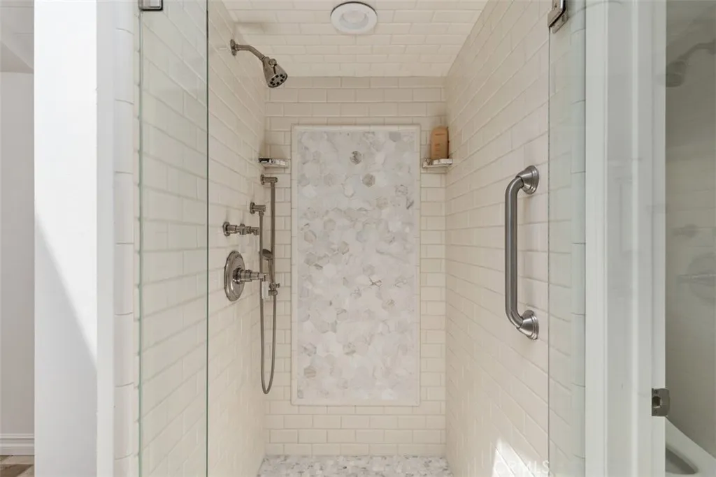 Laguna Beach, California 92651, United States, 3 Bedrooms Bedrooms, ,3 BathroomsBathrooms,Residential,Active,152045