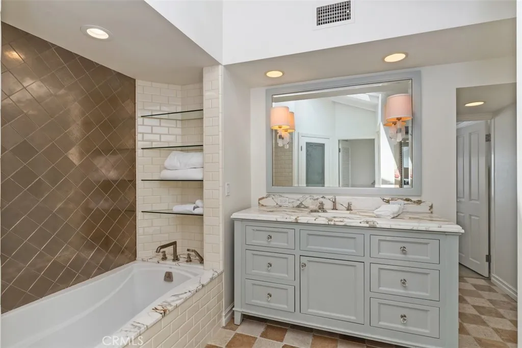 Laguna Beach, California 92651, United States, 3 Bedrooms Bedrooms, ,3 BathroomsBathrooms,Residential,Active,152045