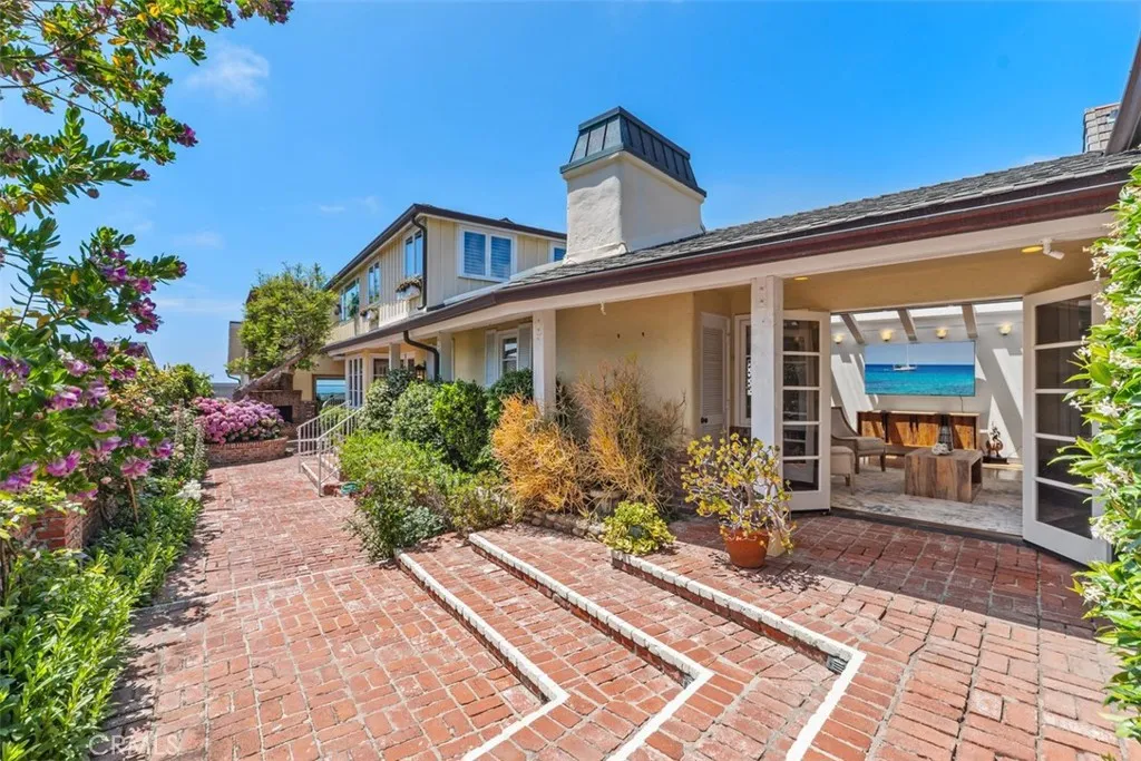 Laguna Beach, California 92651, United States, 3 Bedrooms Bedrooms, ,3 BathroomsBathrooms,Residential,Active,152045