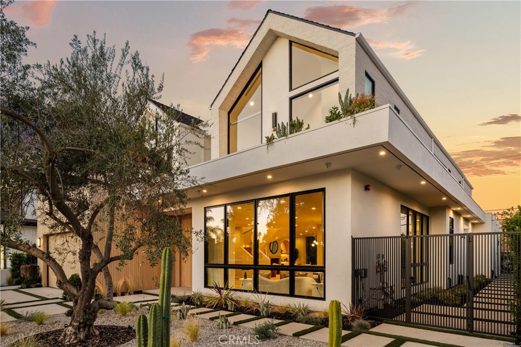 Properties 3 5004 S Enfield Avenue