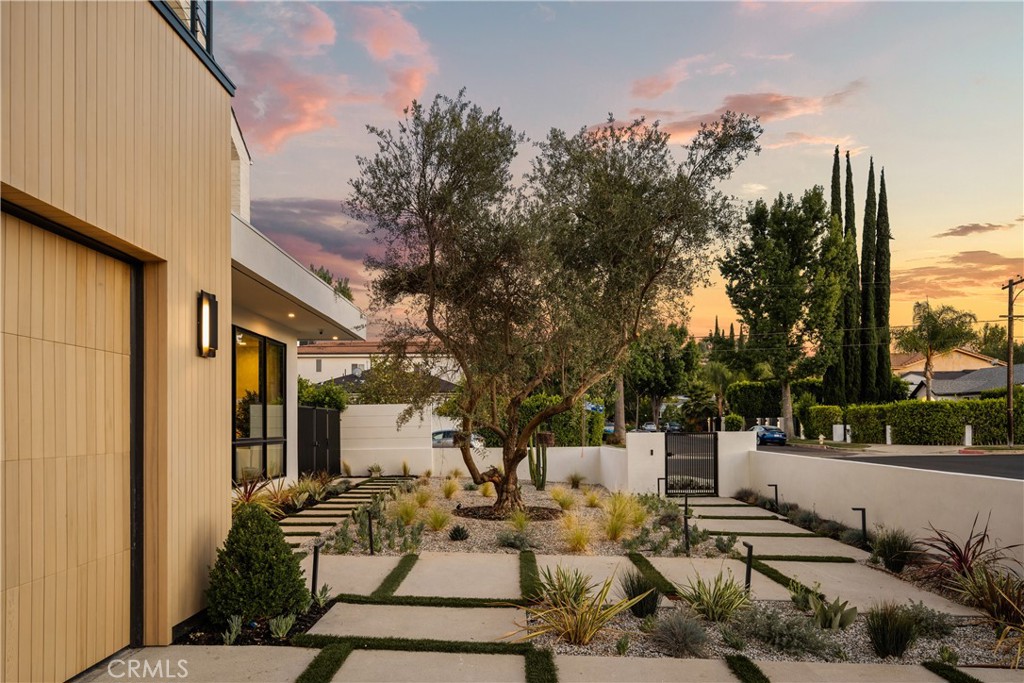 Properties 2 5004 S Enfield Avenue