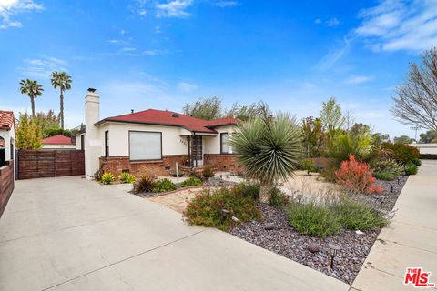 Photo of 2431 Pier Avenue, Santa Monica, CA 90405 (MLS # 26634675)