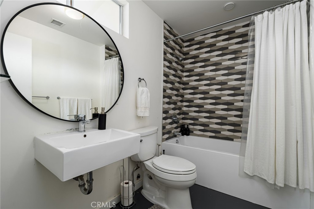 Indian Canyon Villas (33456) - Residential Income